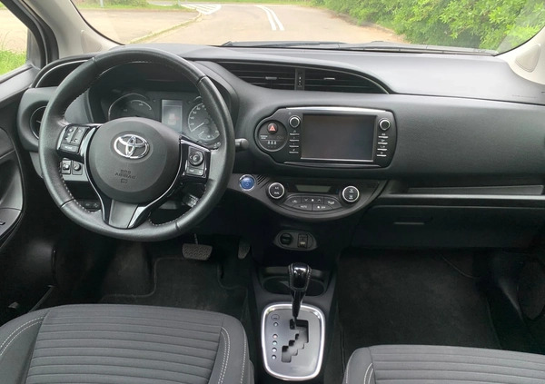 Toyota Yaris cena 56500 przebieg: 50500, rok produkcji 2018 z Pruszków małe 154